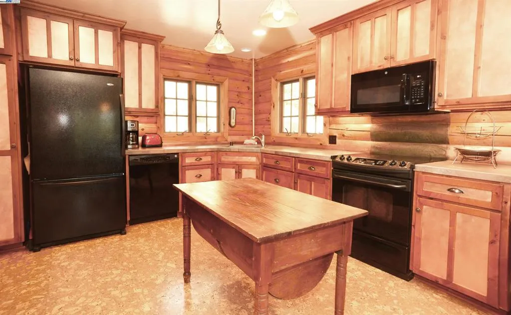 Nevada City, California 95959, United States, 3 Bedrooms Bedrooms, ,3 BathroomsBathrooms,Residential,Active,184690