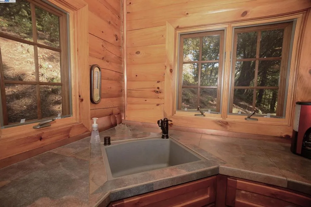 Nevada City, California 95959, United States, 3 Bedrooms Bedrooms, ,3 BathroomsBathrooms,Residential,Active,184690