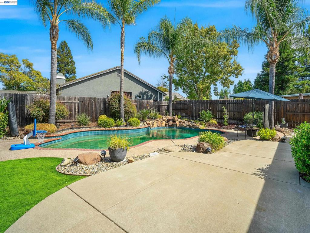 3327 Chapelle Dr