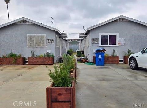 Photo of 8129 S Hoover St, Los Angeles, CA 90044 (MLS # DW26021170)