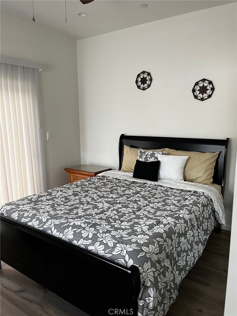 1013 E La Palma Inglewood CA 90301