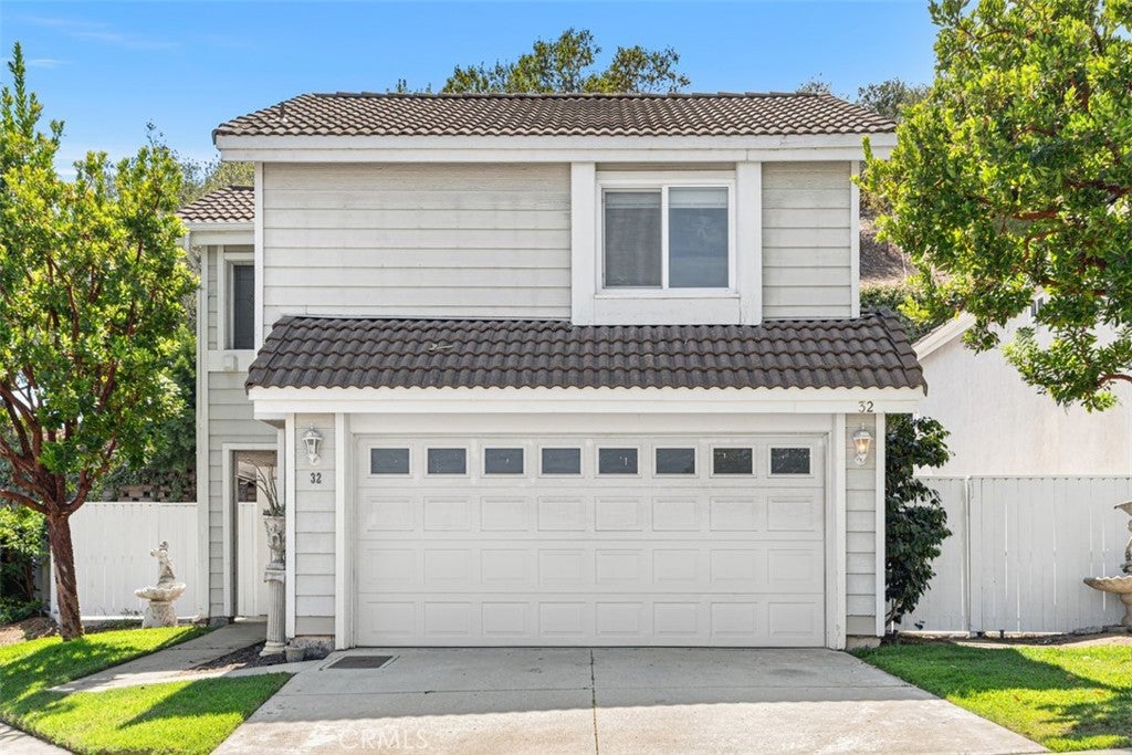 32 La Costa Court