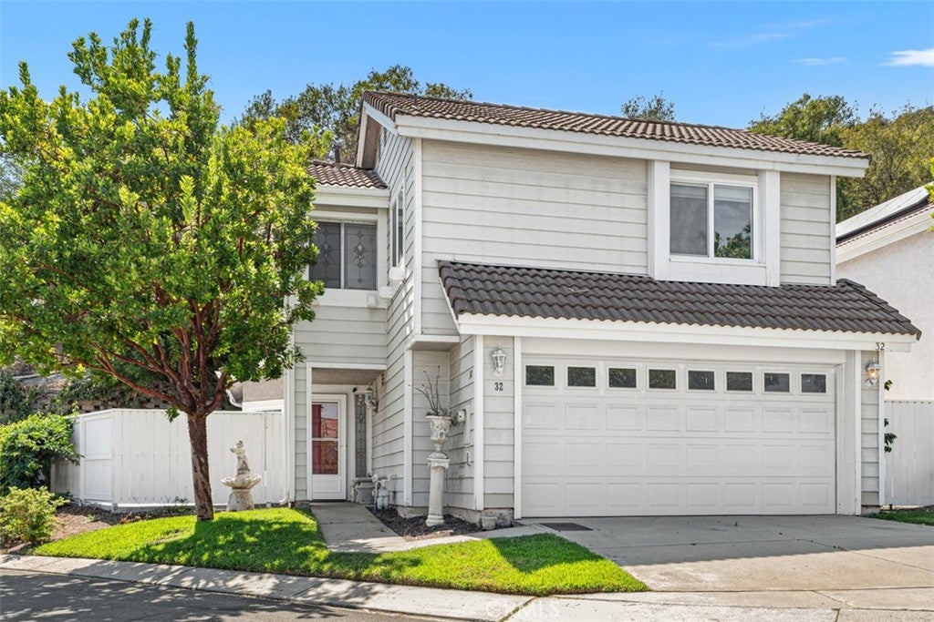 32 La Costa Court