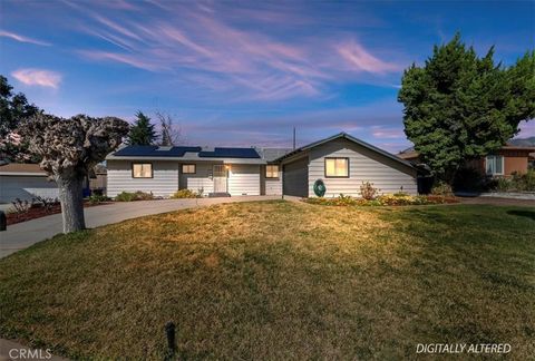 Photo of 34822 Shasta St, Yucaipa, CA 92399 (MLS # OC26028203)