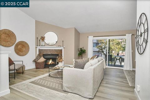 Photo of 2414 Heatherleaf Ln, Martinez, CA 94553 (MLS # 41118853)