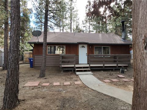 Photo of 532 E Meadow Lane Ln, Big Bear City, CA 92314 (MLS # IG26014692)