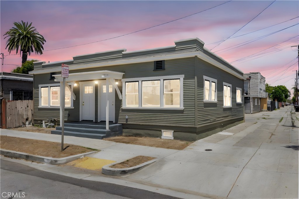 BOTH units are vacant .Perfect for an investor or first time buyer, lots of potential, NEW kitchen, new flooring , new bathrooms, new windows, new interior and exterior paint, new appliances. ( 2 bed 1 bath each unit)