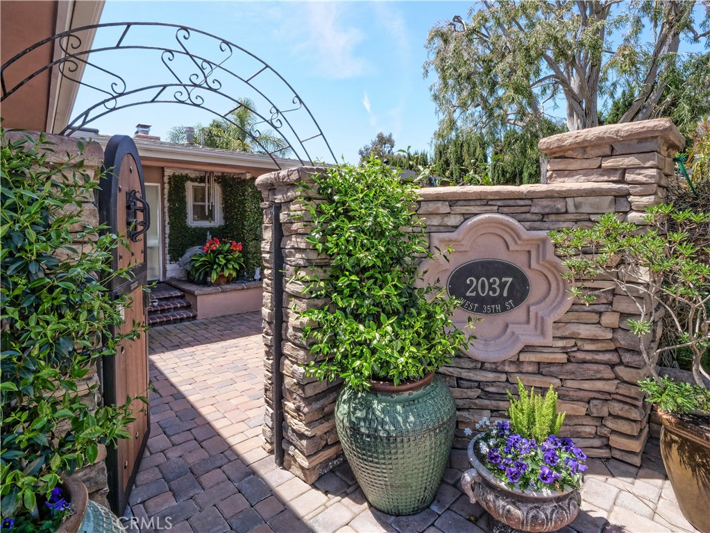 2037 35th Street W