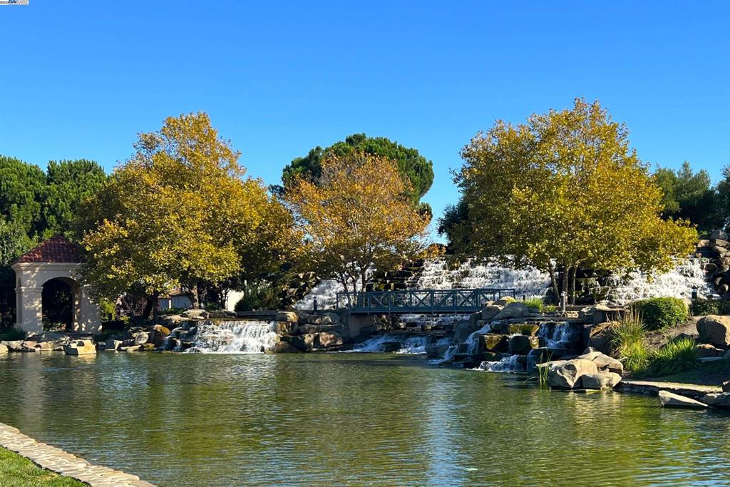 CANYON LAKES - Residential
