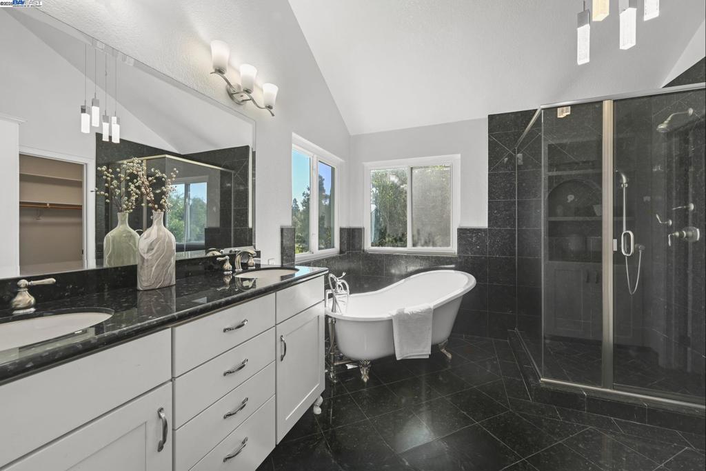 CANYON LAKES - Residential