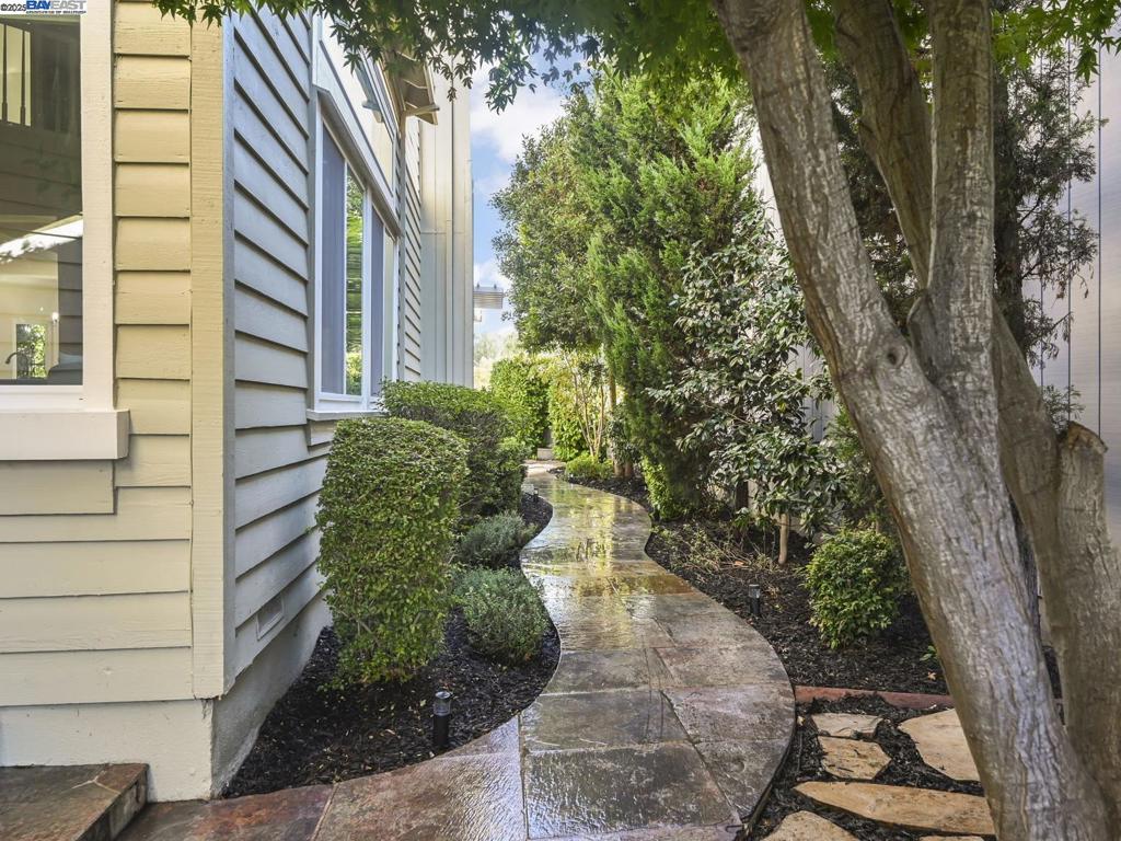 CANYON LAKES - Residential