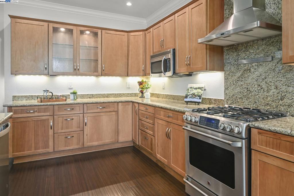 CANYON LAKES - Residential