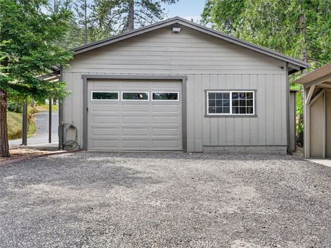 Photo of 41860 Road 222, Oakhurst, CA 93644 (MLS # FR26077804)