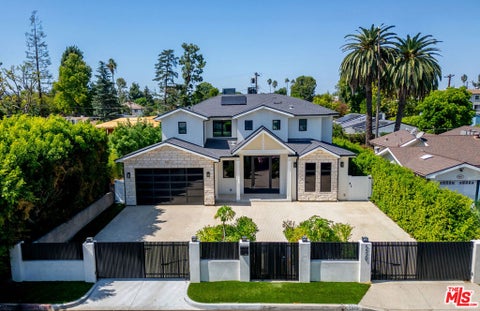 Photo of 5529 Greenbush Avenue, Sherman Oaks, CA 91401 (MLS # 26989993)