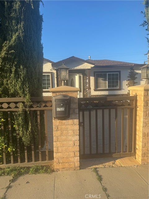 Photo of 17535 Burbank BLVD, Encino, CA 91316 (MLS # GD26211059)