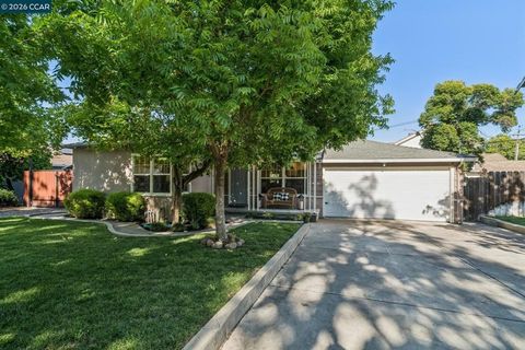 Photo of 305 Keats Circle CIR, Pleasant Hill, CA 94523 (MLS # 41134015)
