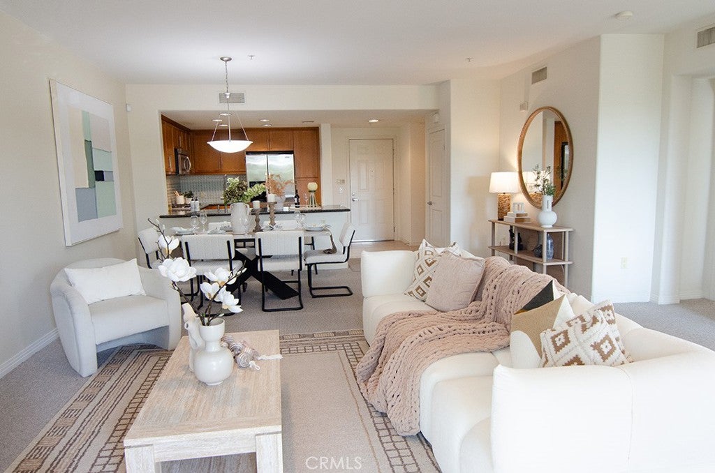 931 E Walnut Street 316