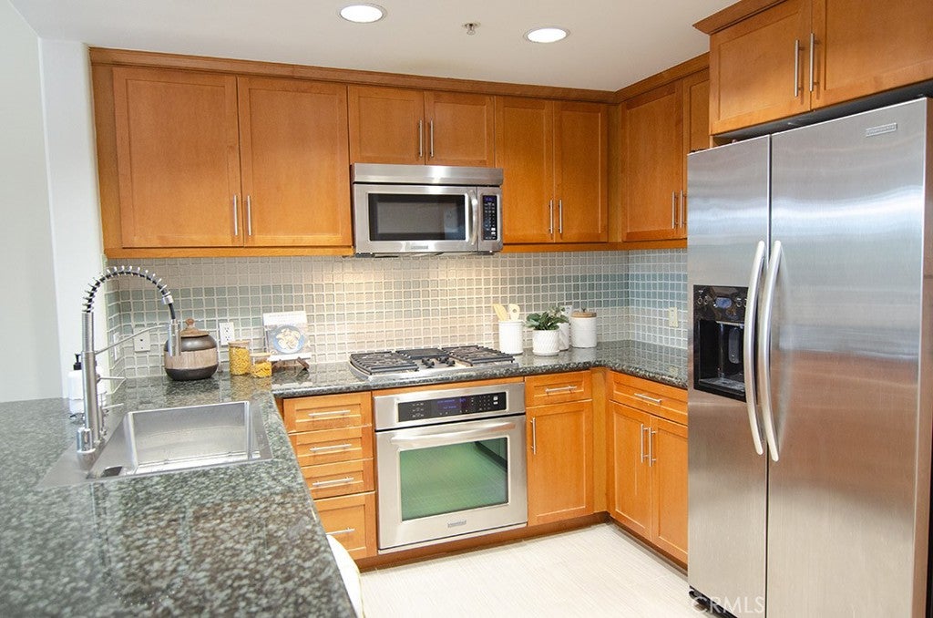 931 E Walnut Street 316