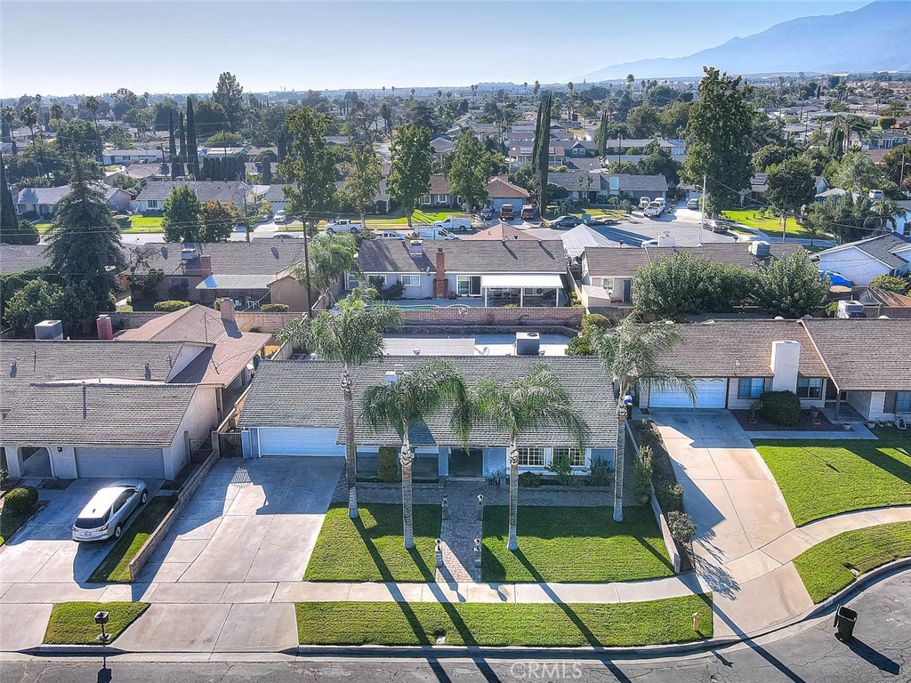 1760 N Vista