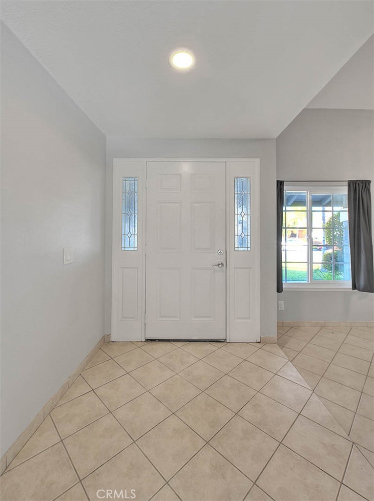 1760 N Vista