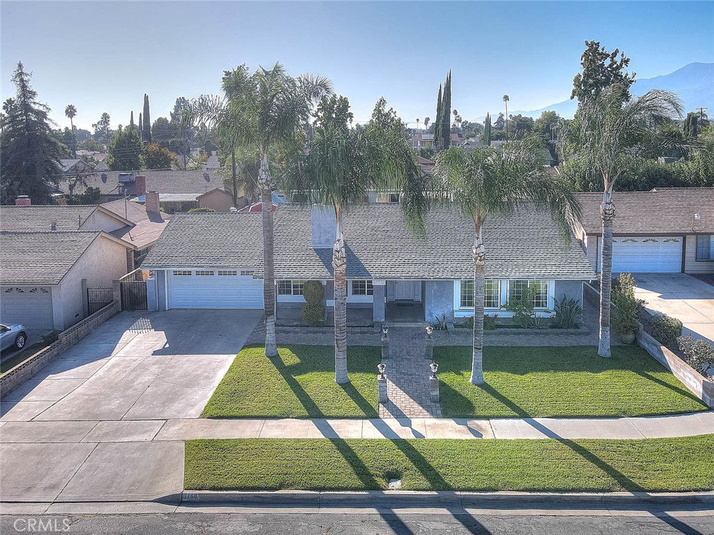 1760 N Vista