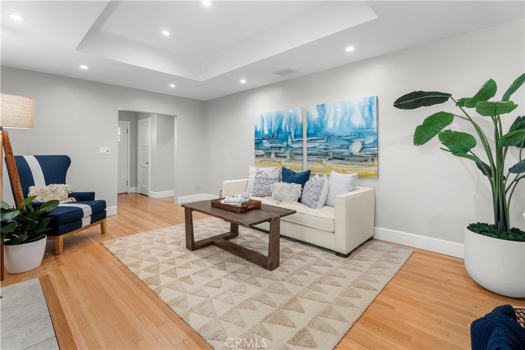 929 Lomita