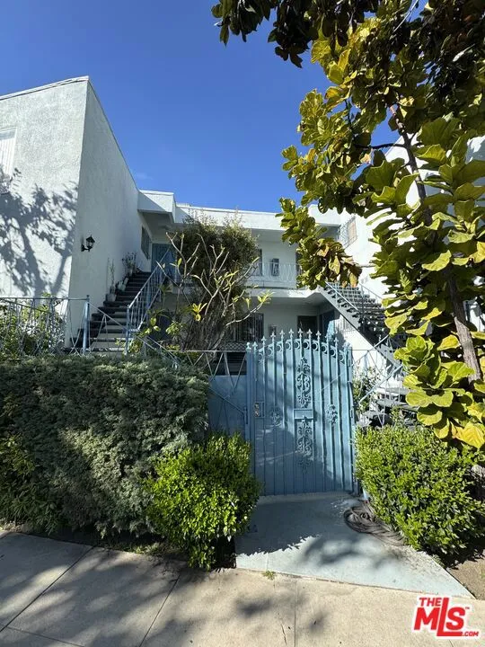 Beverly Hills, California 90211, United States, 3 Bedrooms Bedrooms, ,2 BathroomsBathrooms,Residential,Active,93958