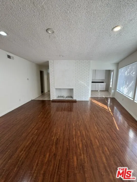 Beverly Hills, California 90211, United States, 3 Bedrooms Bedrooms, ,2 BathroomsBathrooms,Residential,Active,93958