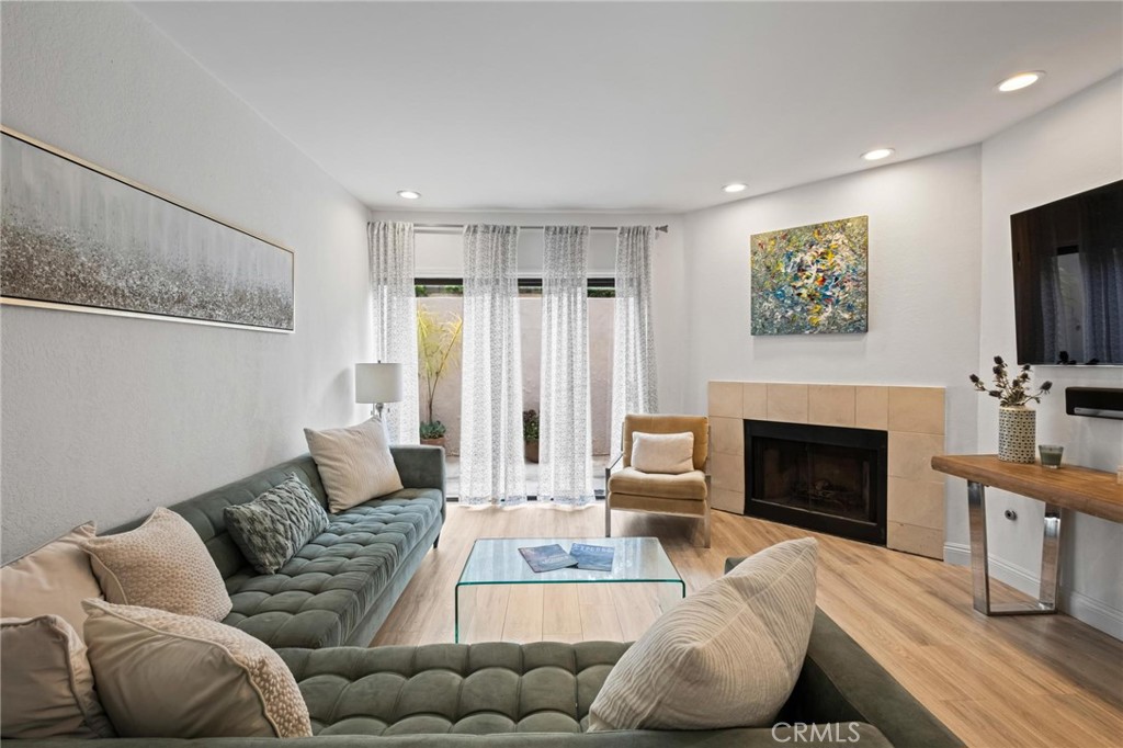 2306 Palos Verdes Drive W 103