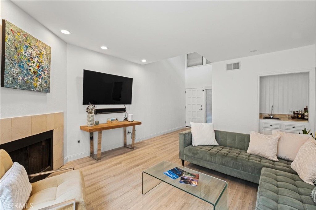 2306 Palos Verdes Drive W 103