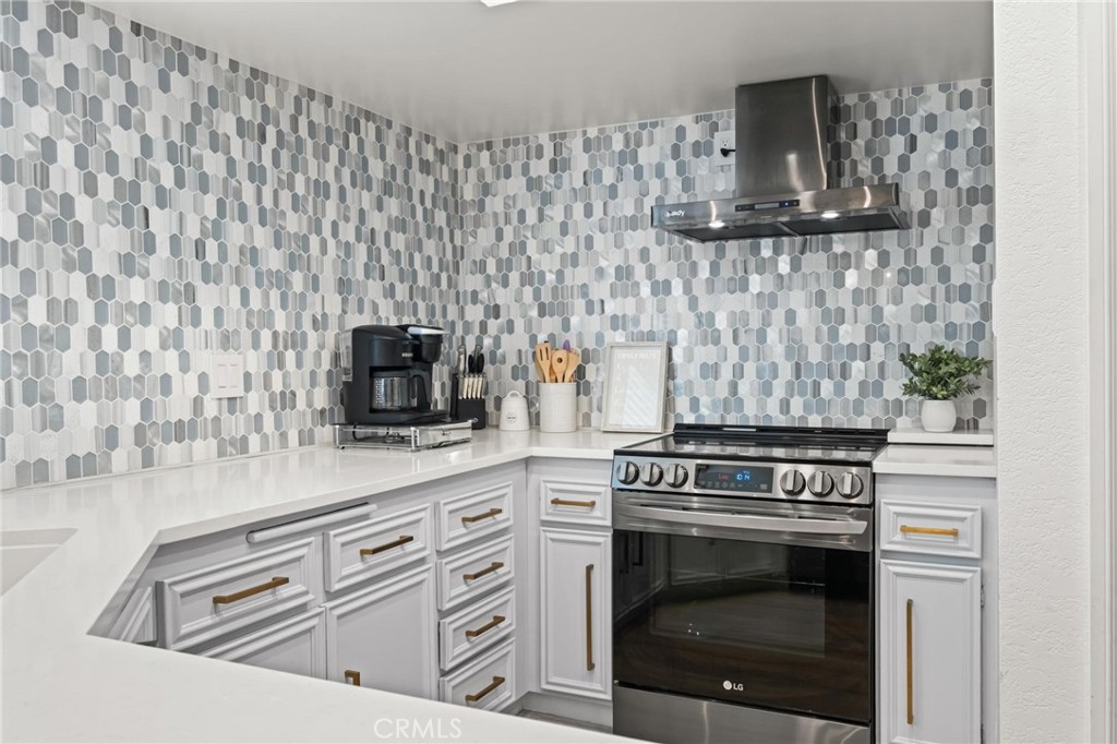 2306 Palos Verdes Drive W 103