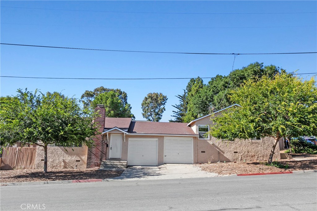 1274 Stafford is a 1+1 & 491 Kentucky 2+1. Located just four blocks from the vibrant Cal Poly campus, this duplex offers an exciting opportunity for investors, developers, or homeowners. With some TLC and creativity, this property has the potential to be transformed into a beautiful and highly rentable asset. The location is unbeatable, with quick access to Cal Poly, local shops, restaurants, and public transit, making this a prime spot for anyone wanting to enjoy the best of SLO living. With a little work, you can unlock significant value and make this duplex shine!
