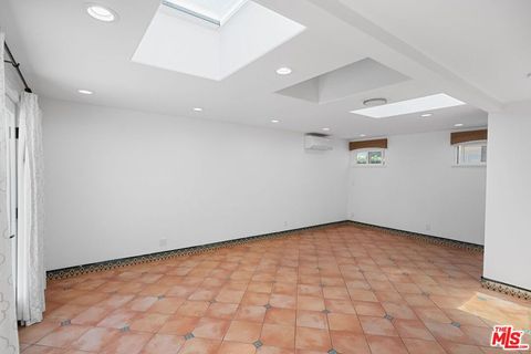 Tiny photo for 848 17th Street, Santa Monica, CA 90403 (MLS # 26862113)