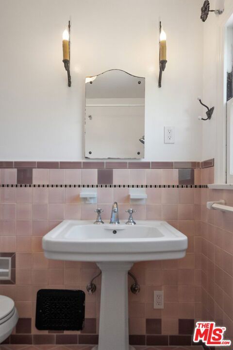 Tiny photo for 848 17th Street, Santa Monica, CA 90403 (MLS # 26862113)