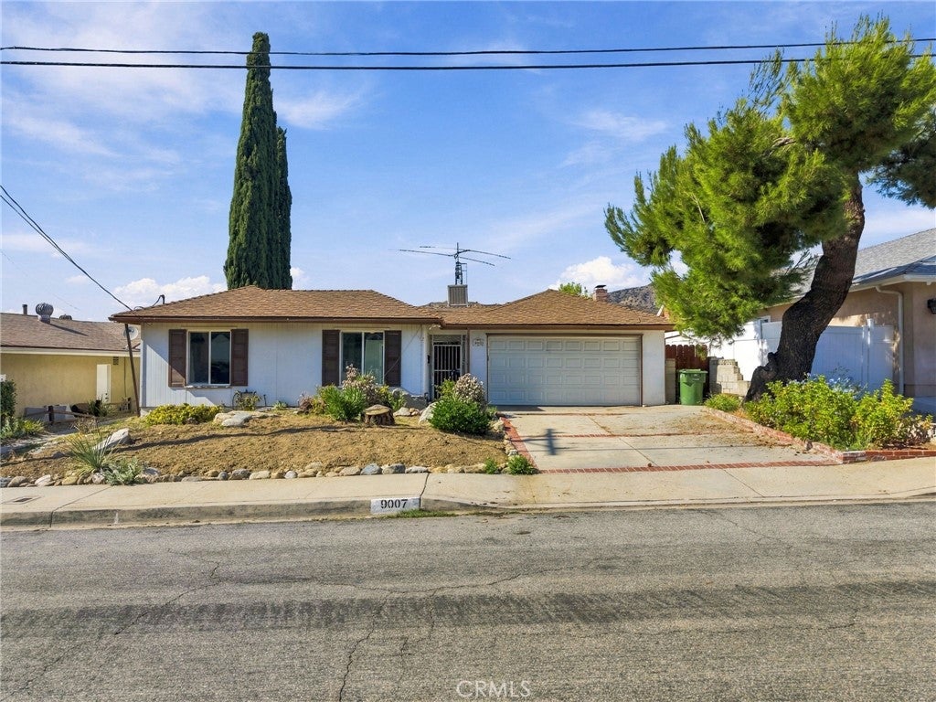 9007 Riderwood DR, Sunland CA 91040