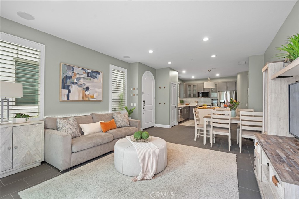 5243 Pacific Terrace