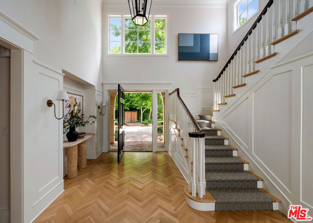 Photo of 521 Spoleto Drive, Pacific Palisades, CA 90272 (MLS # 25582093)