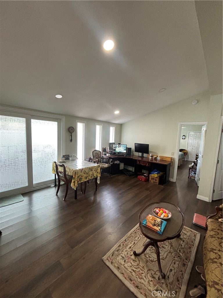 2601 E Victoria Street 466