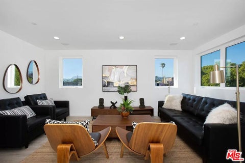 Photo of 945 N Oxford Avenue #8, Los Angeles, CA 90029 (MLS # 26981135)