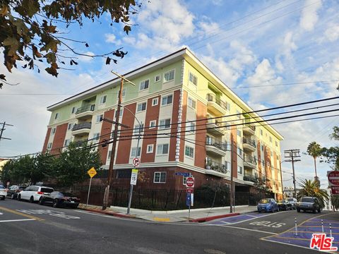 Photo of 944 S Serrano Avenue #PH1, Los Angeles, CA 90006 (MLS # 25613763)