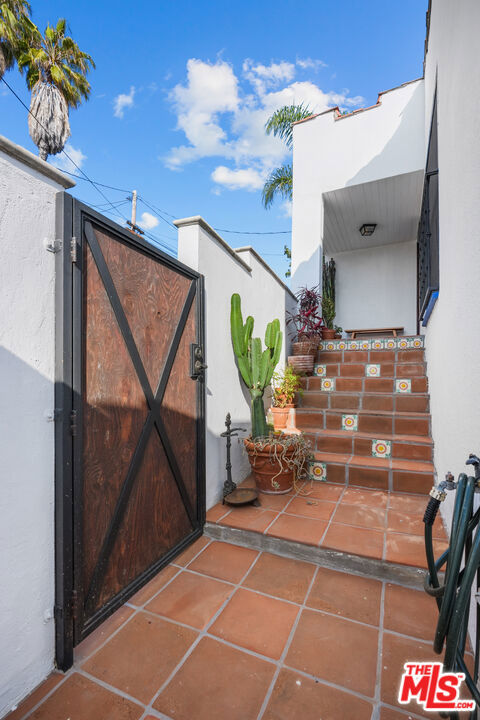 1326 Laveta Terrace