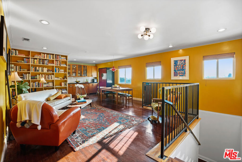 1326 Laveta Terrace