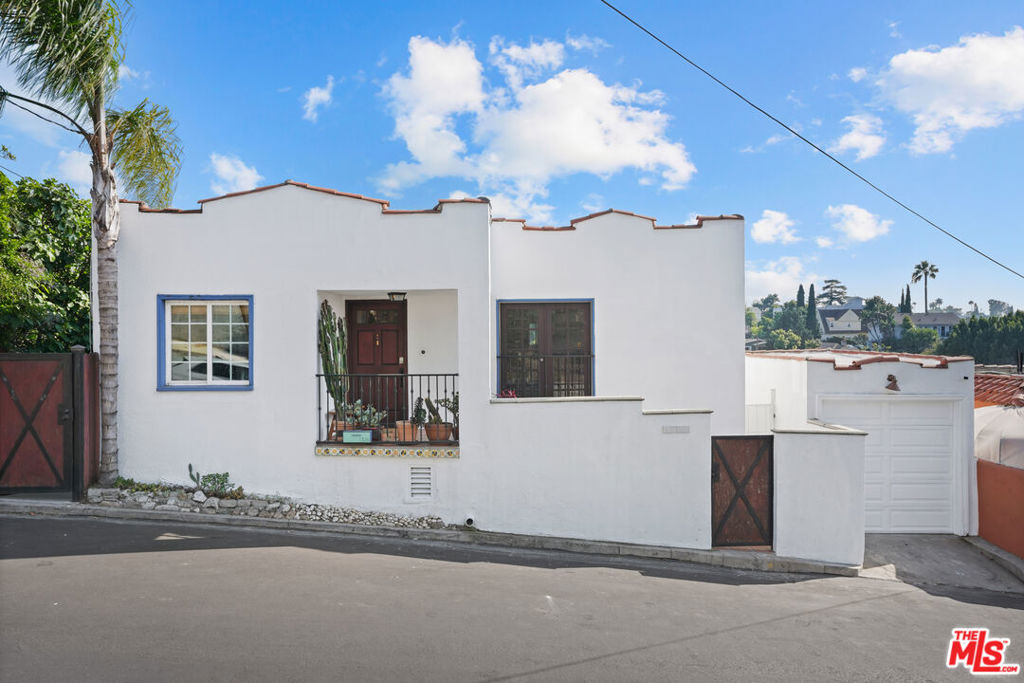1326 Laveta Terrace