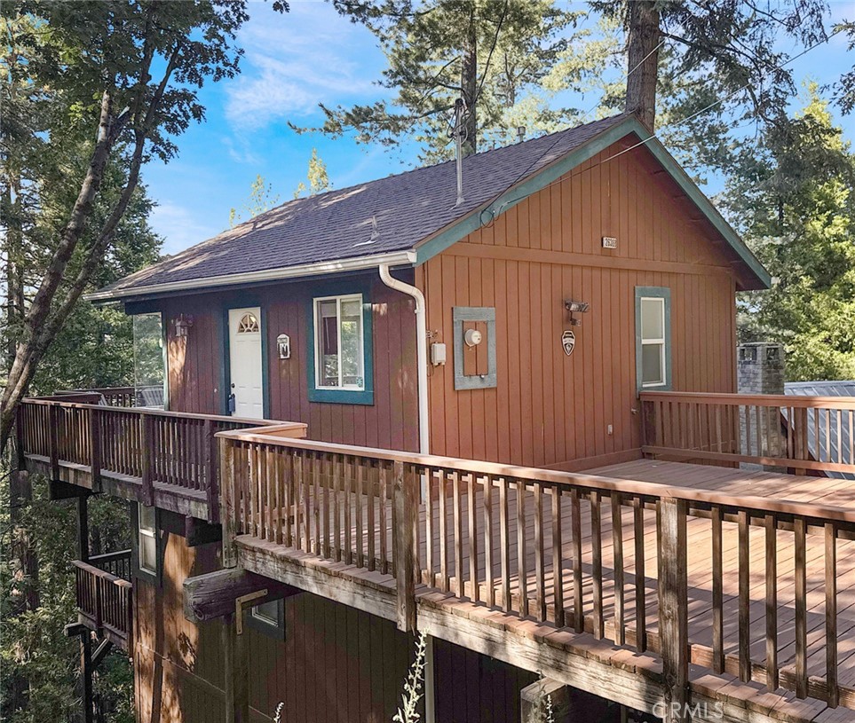 Escape to the mountains and fall in love with this beautifully maintained Twin Peaks charmer! Nestled on a quiet, tree-lined street with no homes behind, this inviting 2-bedroom, 1.5-bath home offers the peace and privacy you've been searching for. From the moment you arrive, you’ll appreciate the rare level-entry access off the parking deck, leading you into a warm and welcoming space filled with natural light, soaring vaulted ceilings, and a stunning rock fireplace—the perfect setting for cozy evenings by the fire.
The open-concept main floor flows effortlessly between the living room, dining area, and kitchen, complete with a handy pantry and half bath. Step out onto the expansive deck and take in the tranquil forest and mountain views—a serene backdrop for your morning coffee or evening glass of wine.
Downstairs, the middle level offers two peaceful bedrooms, a full bath, laundry hookups, and a second private deck where you can unwind surrounded by nature. The lower level surprises with a spacious bonus room—ideal as a family room, game room, bunk space, or easily transformed into a luxurious main suite.
Lightly used and lovingly cared for, this home is a rare find in exceptional condition. Whether you’re looking for a full-time mountain residence, weekend getaway, or investment property, this one checks all the boxes. Experience the quiet charm and rustic elegance of Twin Peaks living—this is a mountain!