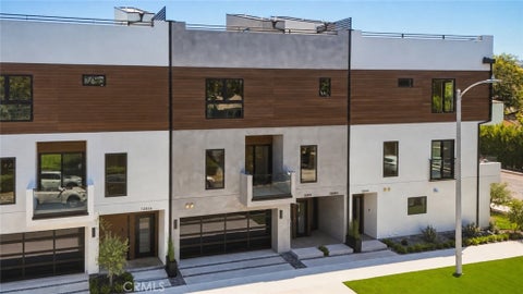Photo of 12818 Bloomfield Street, Studio City, CA 91604 (MLS # SR26187780)