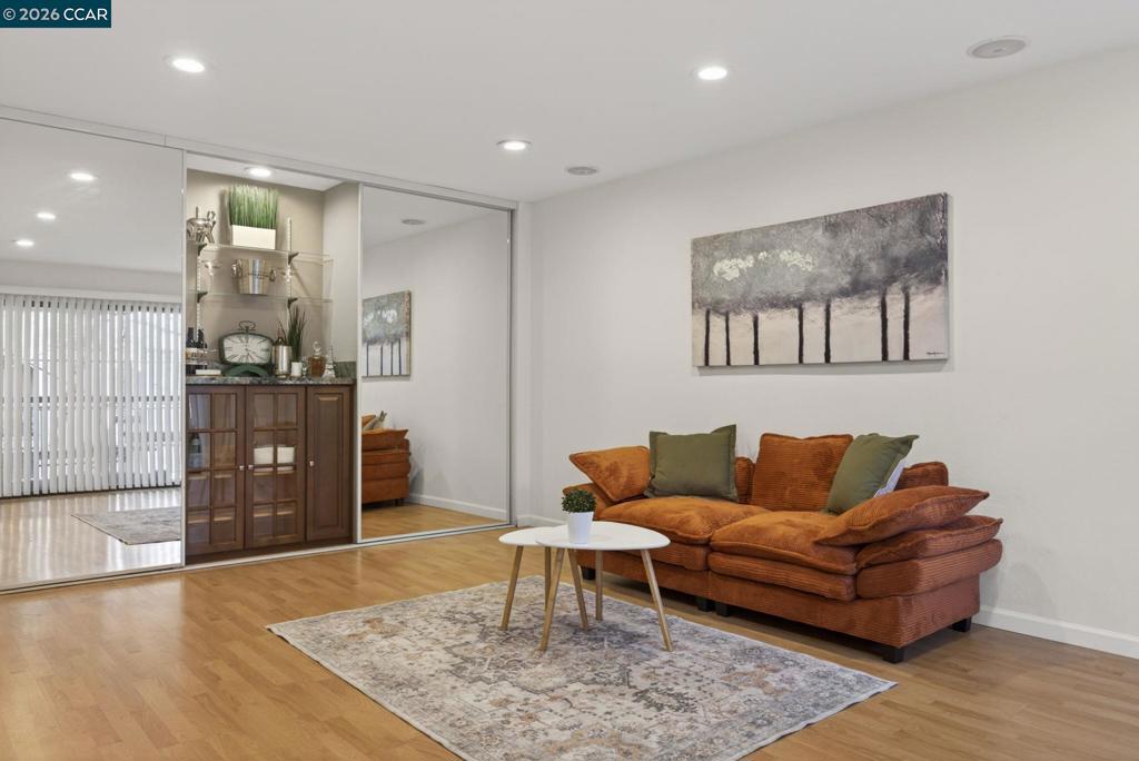 490 N Civic Dr 314