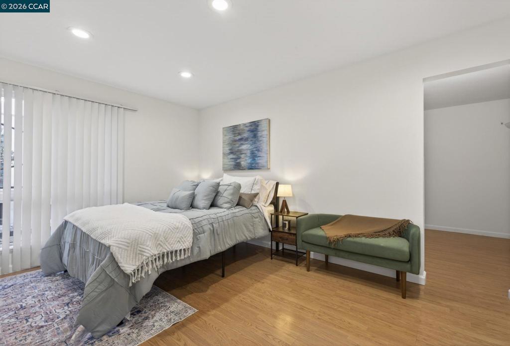 490 N Civic Dr 314