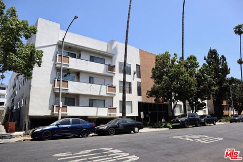 Photo of 334 S Gramercy Place, Los Angeles, CA 90020 (MLS # 26667551)