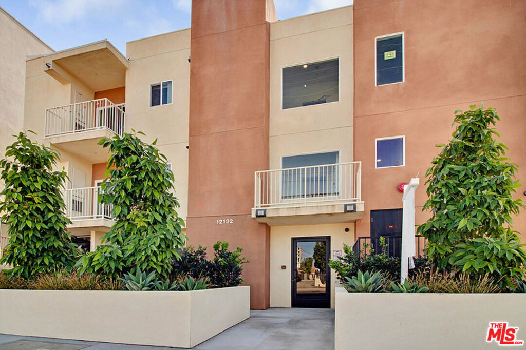 2 WEEKS RENT FREE! Spacious bright and beautiful 2 bed, 2 bath with high ceilings. Located on Hart Street, a quiet street in North Hollywood, this apartment hosts a large living and dining space, and a stylish kitchen with quartz countertops. You'll find a beautiful bedroom with an ensuite bathroom, a walk-in closet, and ample storage space. Equipped with recessed lighting throughout, Laminate flooring, Central A/C, Balcony, Gated parking, Security Cameras, Elevator & an on-site laundry room just steps from your unit. Recessed lighting adds character to these beautiful high ceilings, with windows complimenting the natural light that shines throughout this unit. A newer building with all updated fixtures. Near NoHo West, shopping, great dining, and Freeways. This community is kept in great shape with clean and sanitized common spaces, ample space, and secured parking included!
