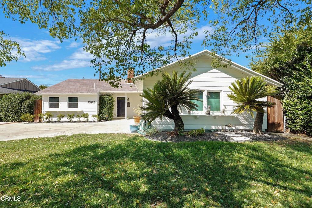 17437 Arminta Street, Northridge CA 91325